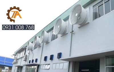 Lắp quạt thông gió giúp cải thiện chất lượng không khí trong nhà xưởng.