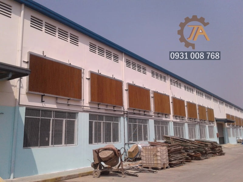 Hệ thống thông gió làm mát bằng màng cooling pad và quạt hút